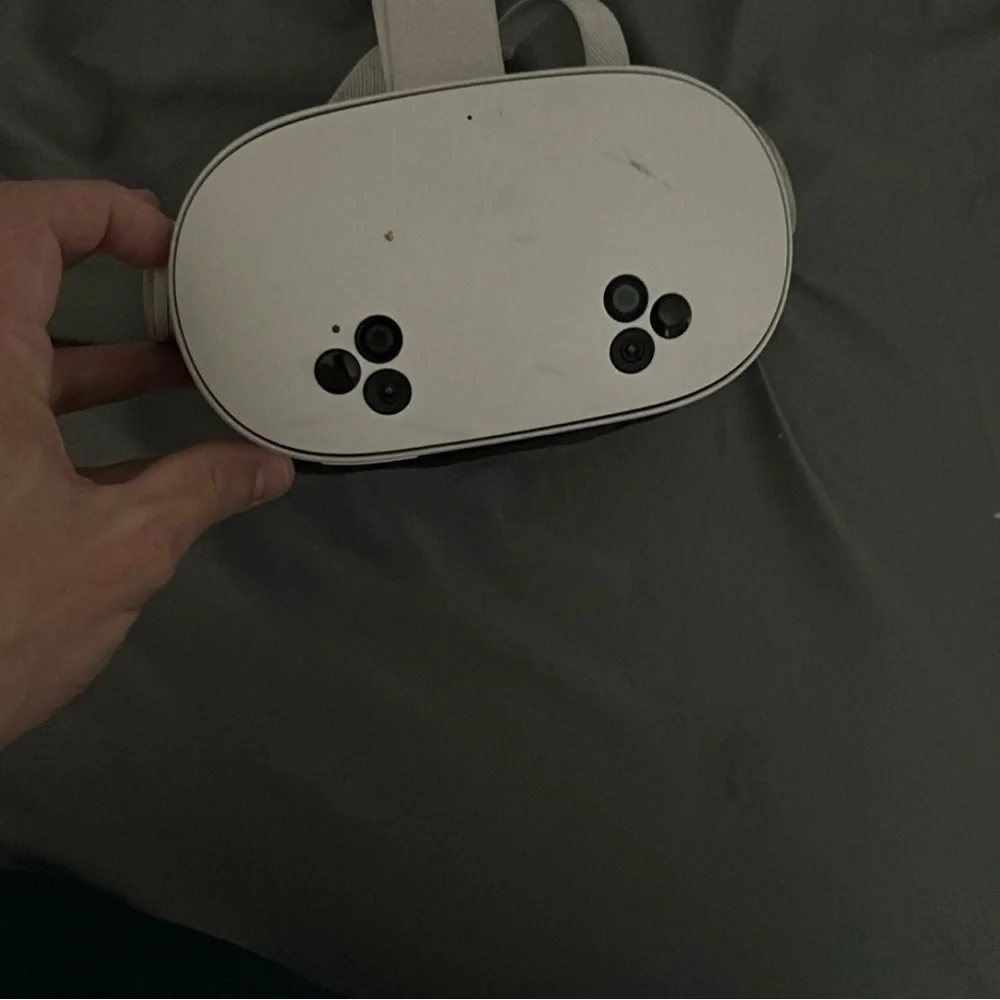 White VR Headset